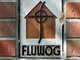 Fluwog Logo auf einer Hauswand